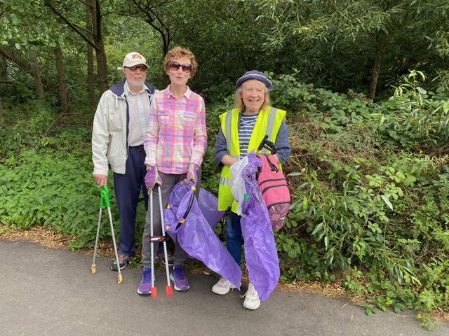 Friends of Adel Woods litterpicking in Adel Woods